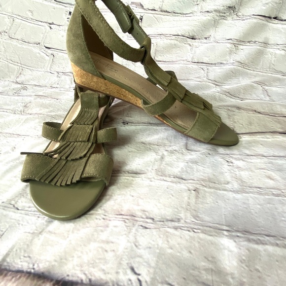Clarks Olive Suede Abigail Sun Fringe Wedges - Picture 5 of 10